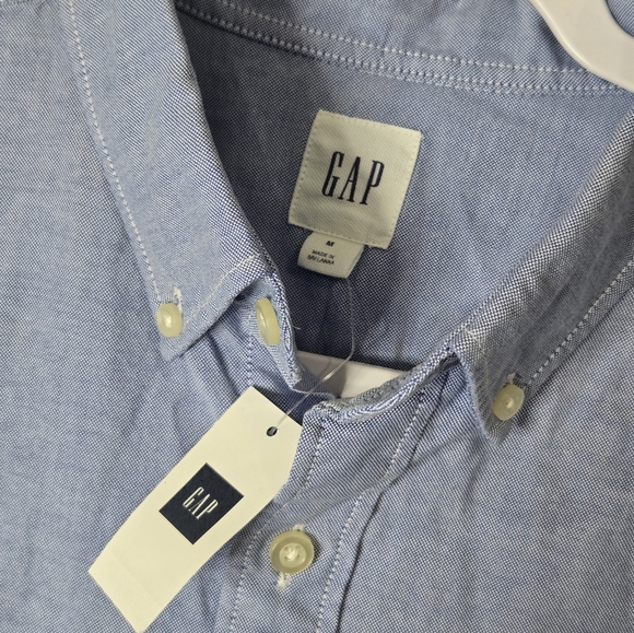 NWT GAP Men's Blue Button Down Shirt Size Medium - Picture 2 of 5